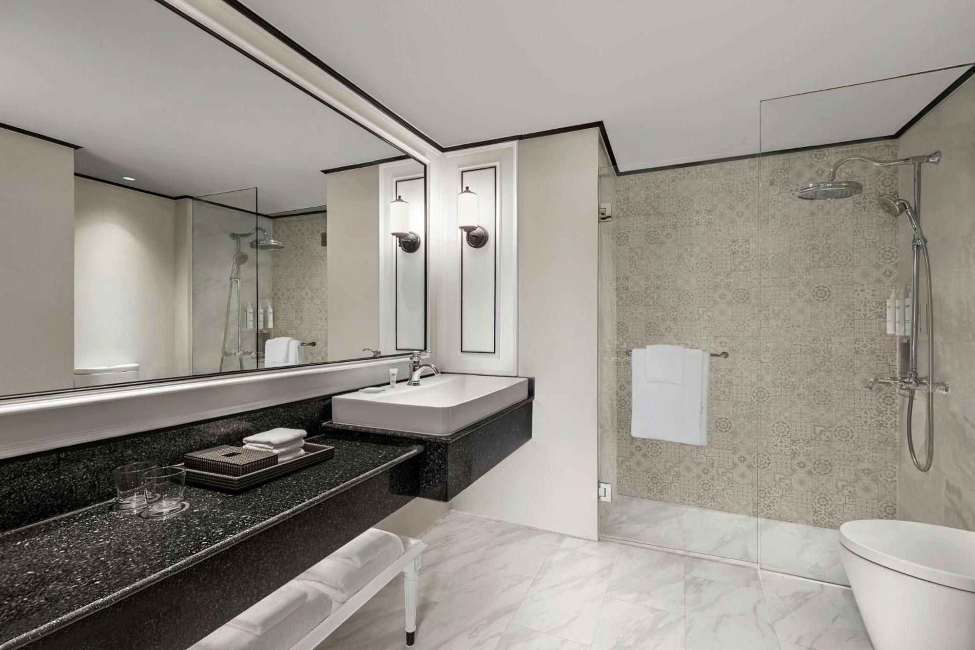 Courtyard By Marriott Phuket Town Hotel Exterior foto