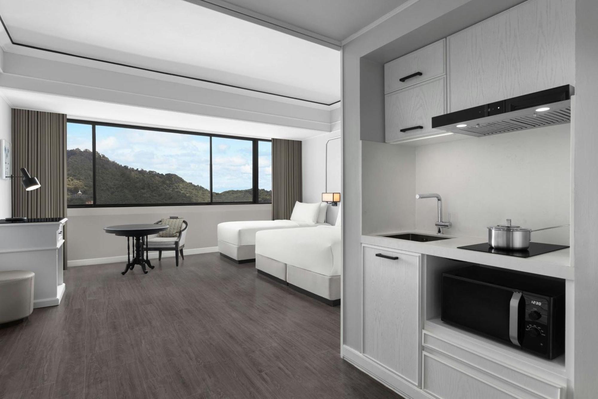 Courtyard By Marriott Phuket Town Hotel Exterior foto