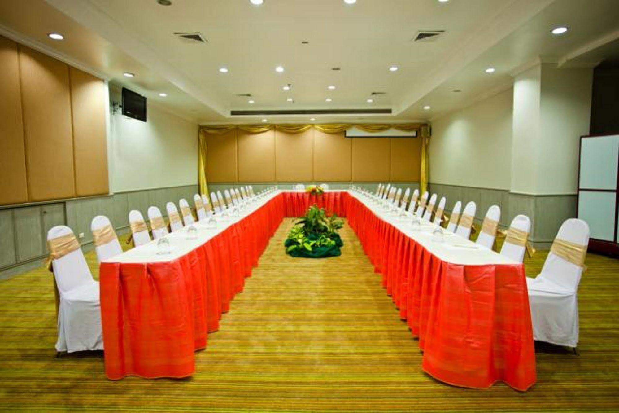 Courtyard By Marriott Phuket Town Hotel Exterior foto